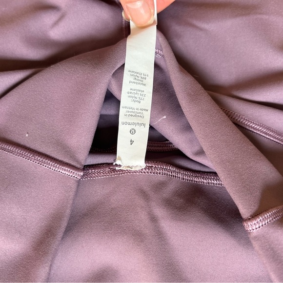 Lululemon crop leggings size 4 - Picture 2 of 2